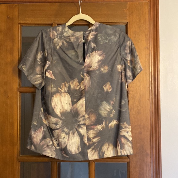 Babaton T-shirt Blouse - Picture 2 of 4